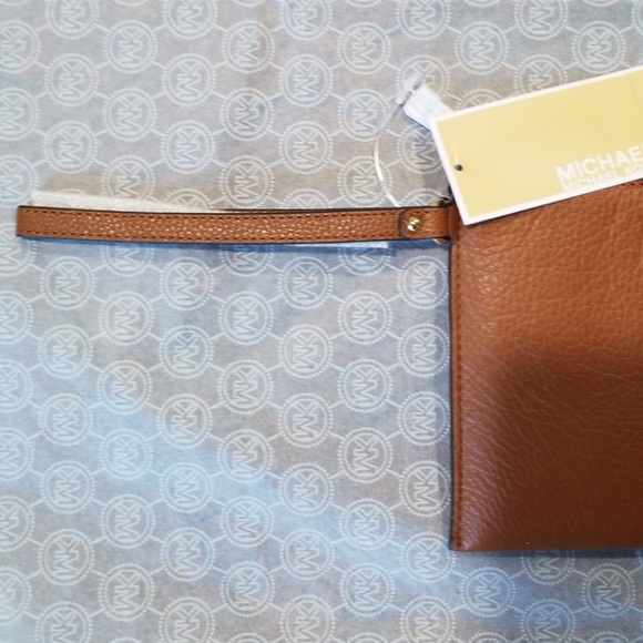 Michael Kors Mercer Leather Wristlet - Picture 4 of 4